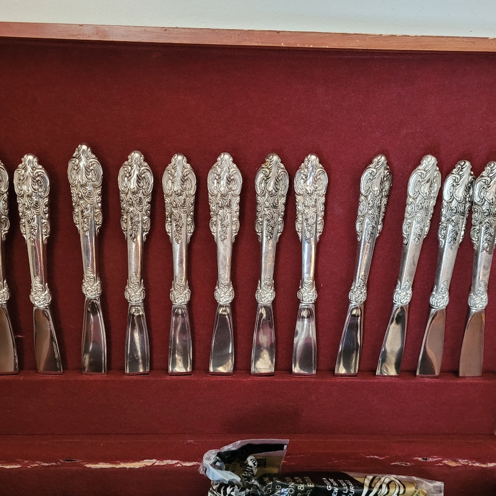 Baroque by Godinger Silver Flatware set